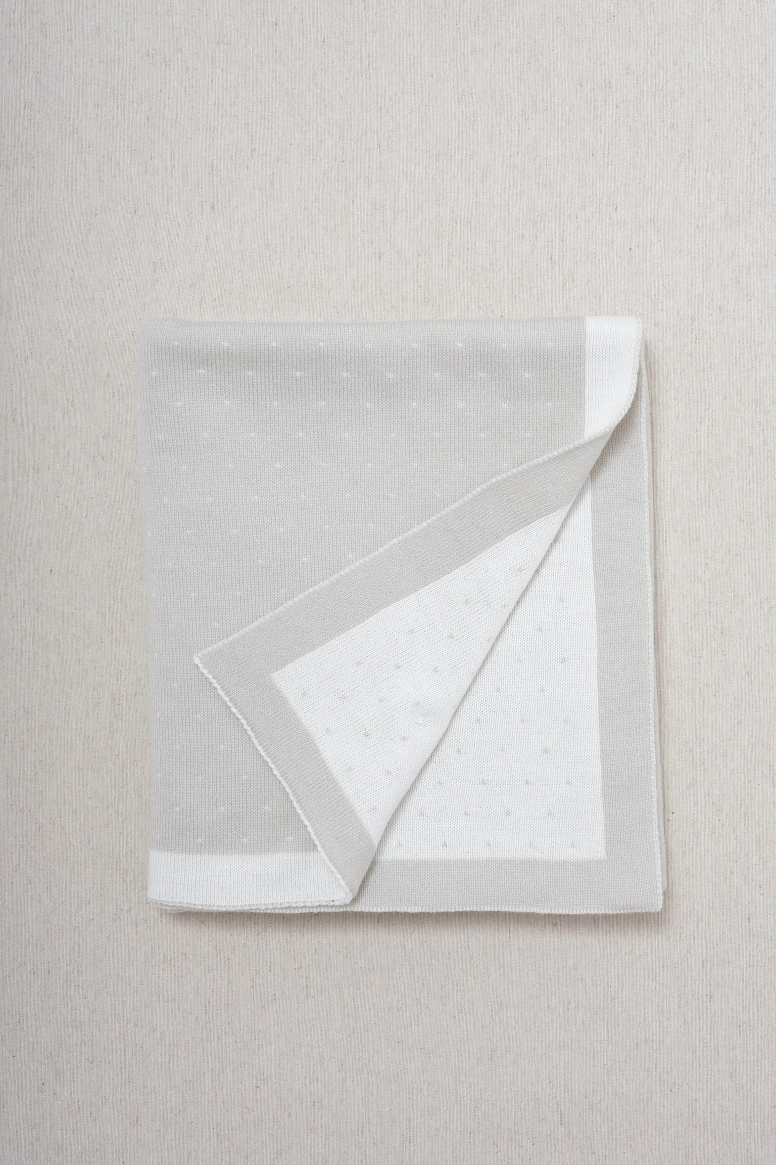 Cobija con Puntos Gris Perla